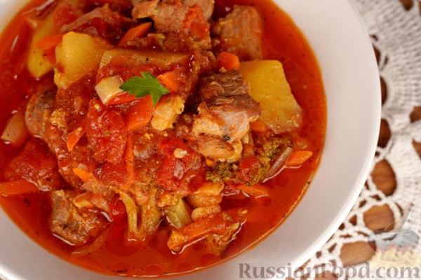 Рагу с мясом, картошкой и брокколи