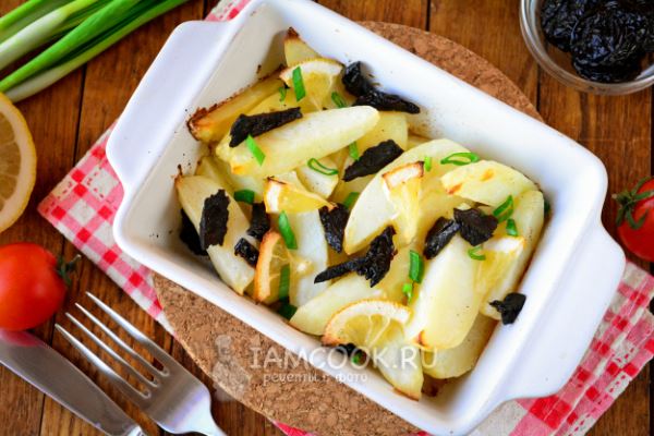 Картофель с черносливом в духовке