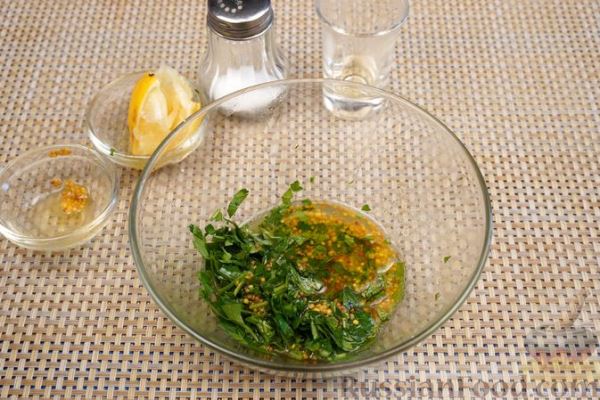 Салат из цветной капусты с нутом, перцем и оливками