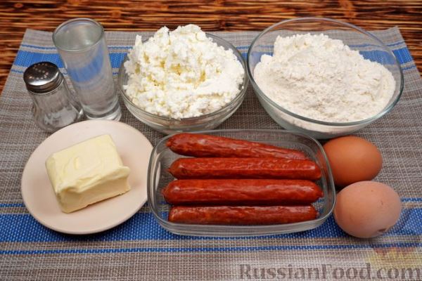 Песочные рулетики с творогом и колбасками