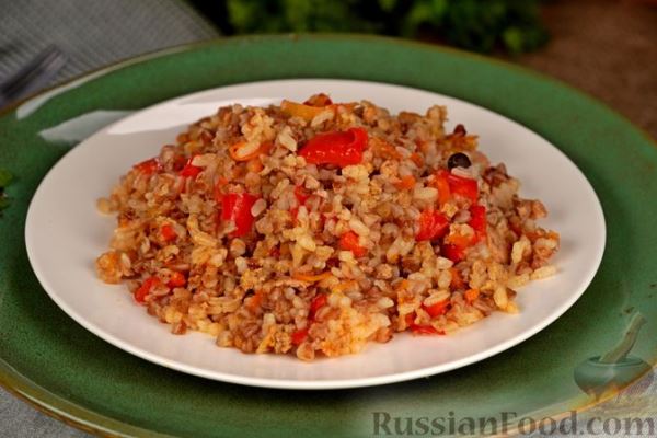 Гречка с рисом и фаршем (на сковороде)