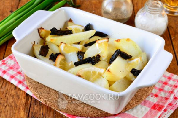 Картофель с черносливом в духовке