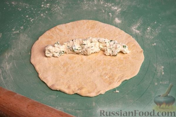 Чебуреки с творогом, сыром и зеленью